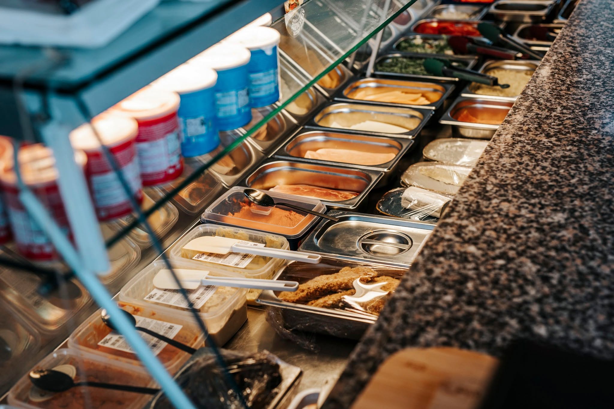 Produits frais au comptoir de L'Arène